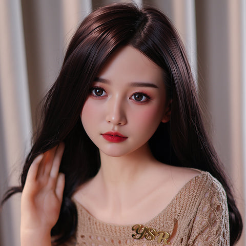 Mira – The School Sweetie