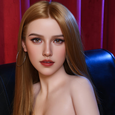 Nicole –  Ice-Queen Elegance