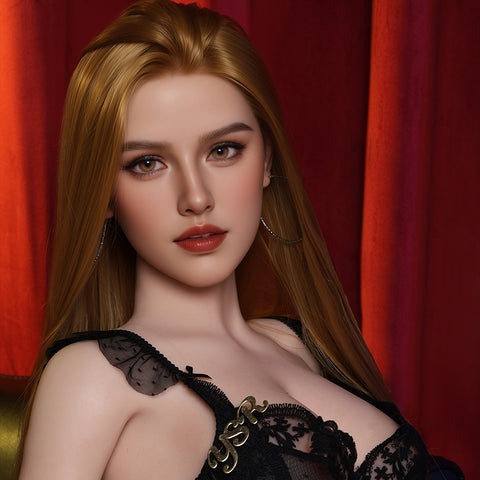 Nicole –  Ice-Queen Elegance